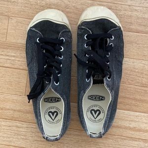 Women’s Keen sneaker size 8.5
